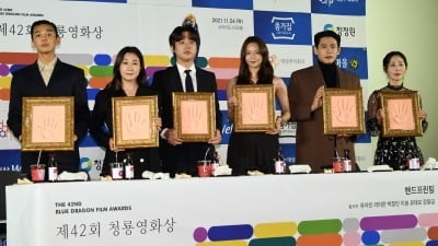 [종합] "기록, 부끄럽지 않도록"…유아인·라미란·박정민·이솜·유태오·강말금, '청룡' 손도장 '쾅'