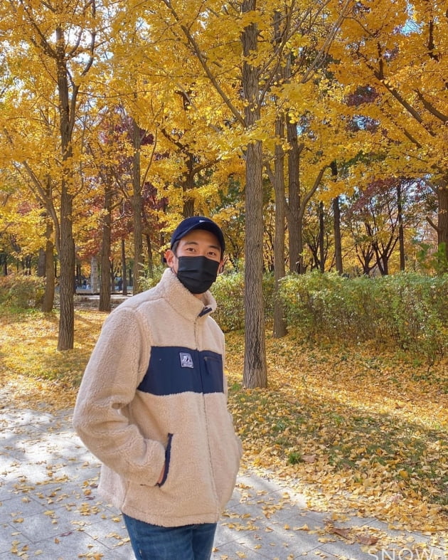 강경준♥장신영, 커플룩 맞춰입은 4년차 부부의 가을 데이트 "내년에도 함께" [TEN★]