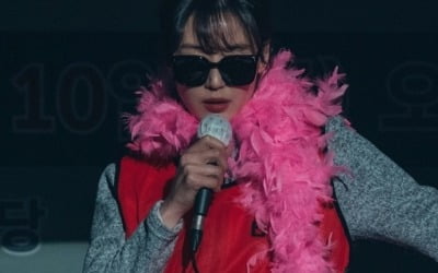 전지현, 비비드 의상+선글라스로 멋 장착…'별그대' 천송이의 귀환? ('지리산')