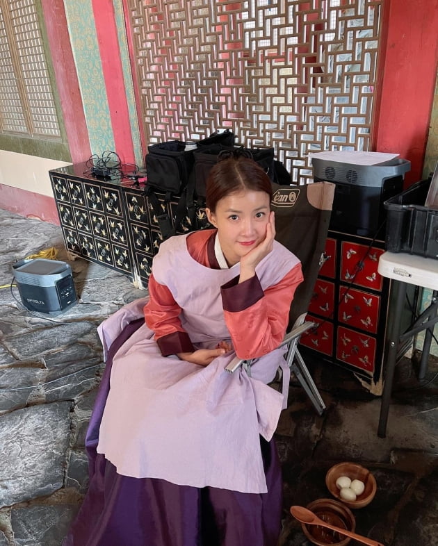 '사업가♥' 이시영, 궁녀에서 중전으로 신분 수직 상승 "재밌고 행복" [TEN★]