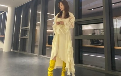 '48세' 김정은, 구하기도 힘들 노란색 롱부츠 소화력 '고급美' [TEN★]