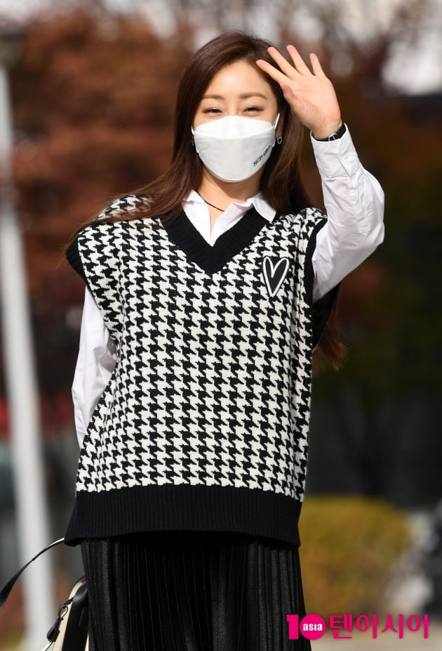 [TEN 포토] 오나라 '팬들에게 인사'