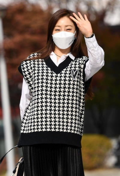 [TEN 포토] 오나라 '팬들에게 인사'