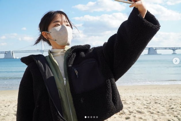 김향기, 부산 바닷가에서 셀카 놀이중...미모에 눈부셔[TEN★]