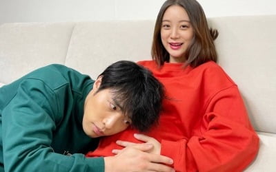 '우혜림♥' 신민철, 뱃속 아기 소리가 궁금한 예비 아빠…행복한 세 식구 [TEN★]