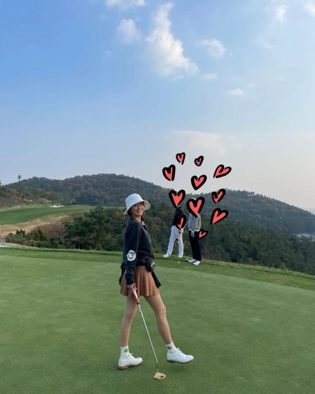 '치과의사♥' 전혜빈, 골프장서 나란히 어깨동무하고 달달 [TEN★]