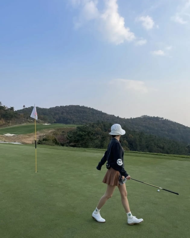 '치과의사♥' 전혜빈, 골프장서 나란히 어깨동무하고 달달 [TEN★]
