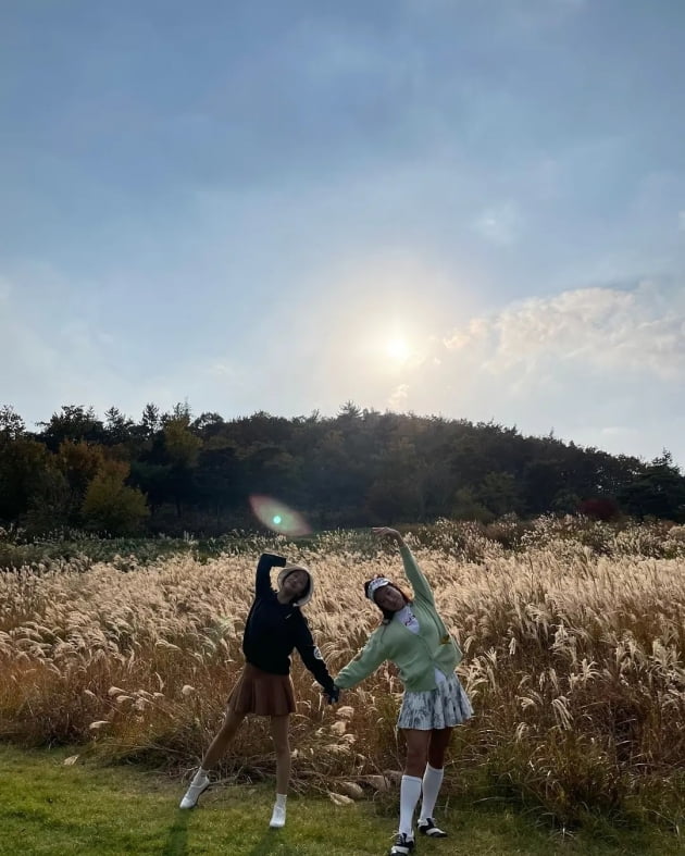 '치과의사♥' 전혜빈, 골프장서 나란히 어깨동무하고 달달 [TEN★]