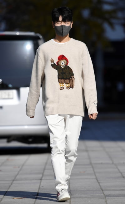 [TEN 포토] 정동원, 곰 한마리 데리고 온 삐약이