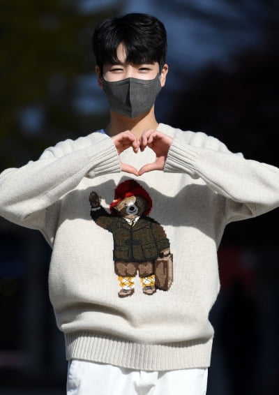 [TEN 포토] 정동원, 귀요미 하트