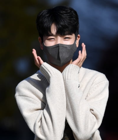 [TEN 포토] 정동원, 방송국에 핀 꽃 한송이