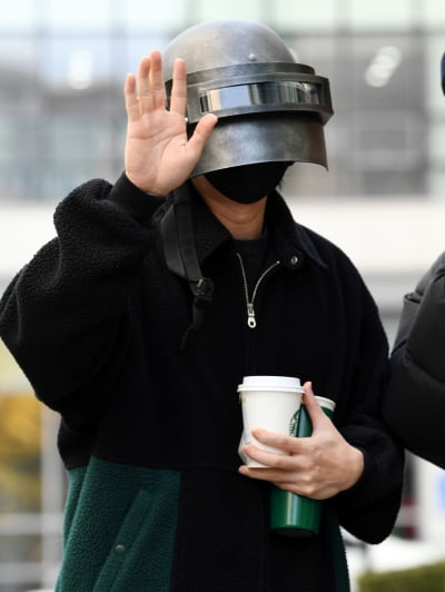 [TEN 포토] 에픽하이 타블로, 얼굴 상태가 영...얼굴공개 거부