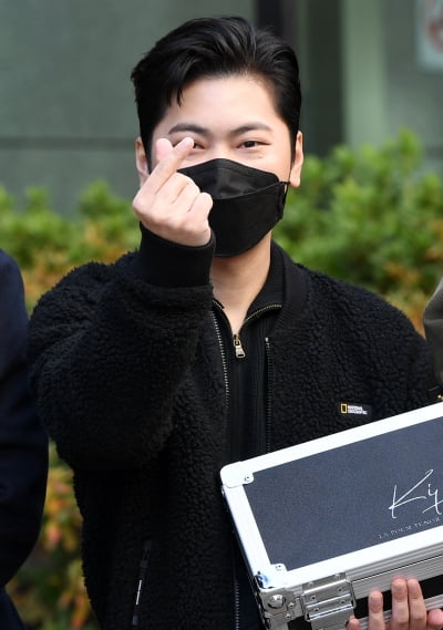 [TEN 포토] 라포엠 박기훈, 스윗트한 하트