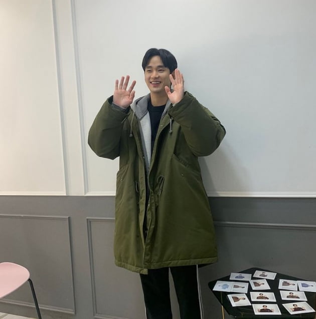 김수현, 만찢남의 꽃미소...이 순수함~대체불가[TEN★]