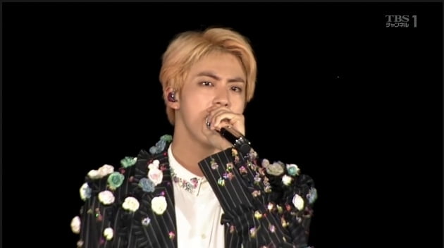 방탄소년단 진, 팬사랑 앞세워 소통… 위버스 단골의 면모