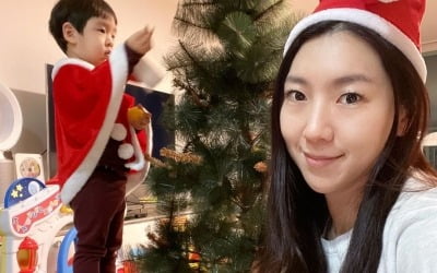 이필모♥서수연 3살 아들, 산타 모자 쓰고 고사리손으로 크리스마스 트리 만들기 삼매경 [TEN★]