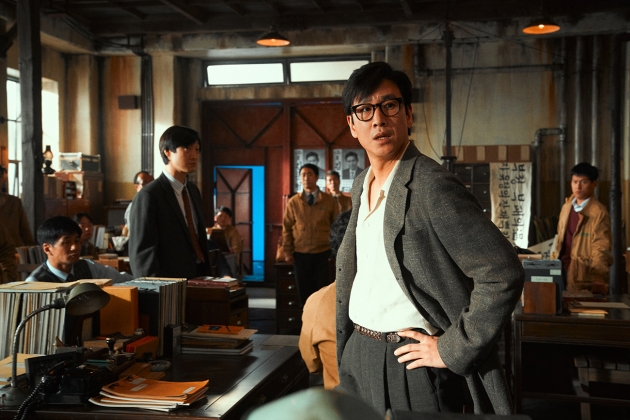 이선균 '킹메이커'서 선거 전략가로 변신…'기생충' 저력 입증한 '존재감'