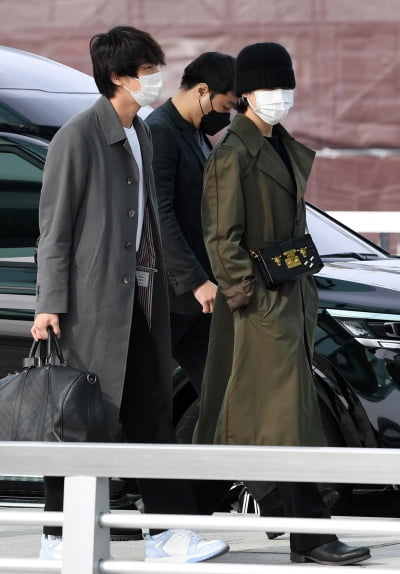 [TEN 포토] 방탄소년단 진-지민 '가을남신들 출국중'