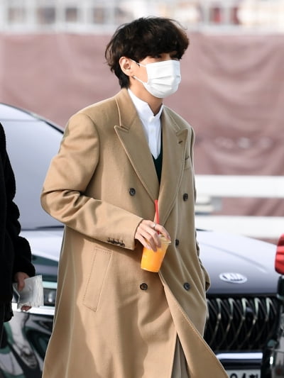[TEN 포토] 방탄소년단 뷔 '햇빛도 질투하는 외모'