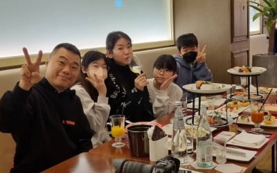 '정종철♥' 황규림, 사춘기 자녀들과 5성급호텔 뷔페 만끽 "쉽지 않은 가족사진" [TEN★]