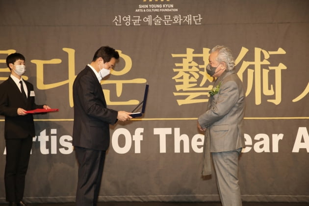 제11회 아름다운예술인상 시상식이 18일 서울 충무로 명보아트홀에서 열렸다. / 사진제공=신영균예술문화재단
