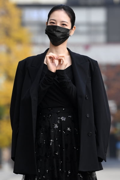 [TEN 포토] 신예은 '앙증맞은 하트'