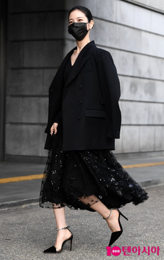 [TEN 포토] 신예은 '우아한 발걸음'