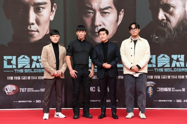 송재오 제작총괄 이사(왼쪽), 707특임단 이창준, 배우 김상중, 기상수 PD./사진제공=SBS