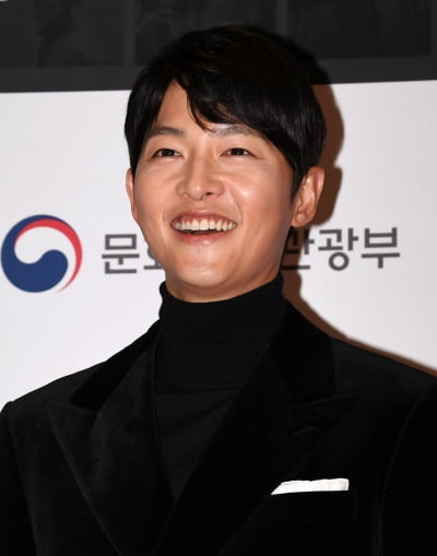 [TEN 포토] 송중기 '달콤한 눈빛...스윗한 미소'