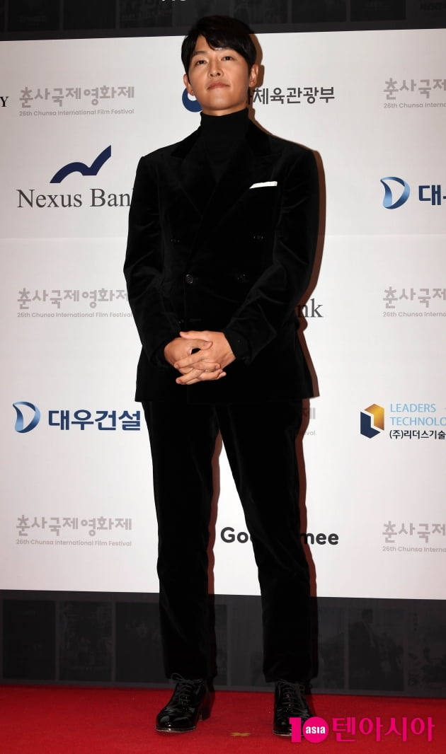 [TEN 포토] 송중기 '블랙으로 멋스럽게'