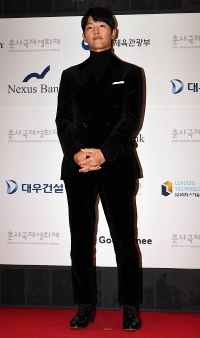 [TEN 포토] 송중기 '블랙으로 멋스럽게'