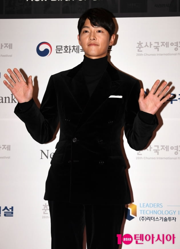 [TEN 포토] 송중기 '보기만해도 설레는 인사'