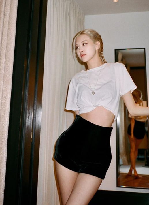 블핑 로제, 이 몸매 실화인가…살아있는 바비인형 [TEN★]