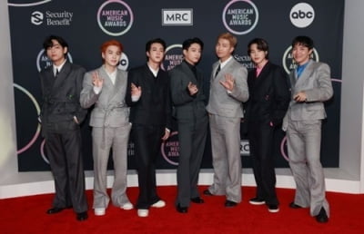 '2021 AMA' 방탄소년단, 3년 연속 '페이보릿 팝 그룹' 수상 "아미가 우리의 우주"