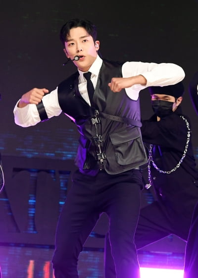 [TEN 포토] SF9 로운 '또렷한 이목구비'