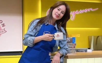 '안정환♥' 이혜원, 파란 앞치마 입고 청순미 폭발한 애둘맘 [TEN★]
