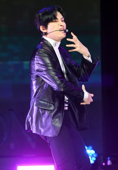 [TEN 포토] SF9 인성 '너무 강렬했나?'