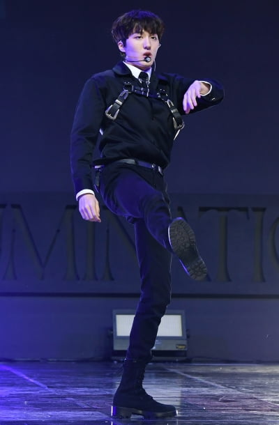 [TEN 포토] SF9 찬희 '화려한 발차기'