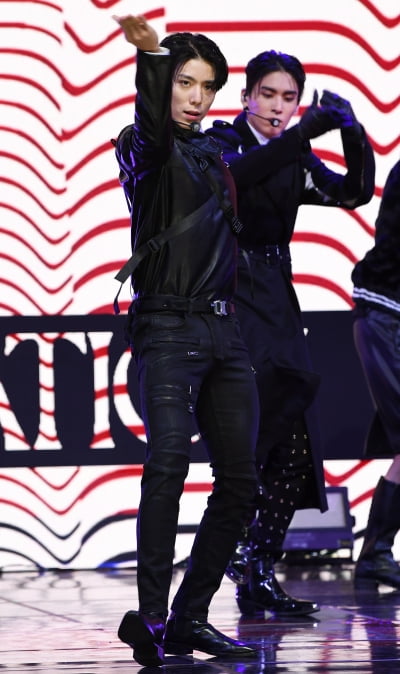 [TEN 포토] SF9 휘영 '섹시한 눈빛'