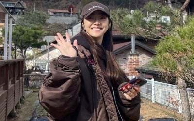 '김수미 며느리' 서효림, 빨간 내복 말고 빨간 레깅스…추위 녹일 사랑스런 눈웃음 [TEN★]