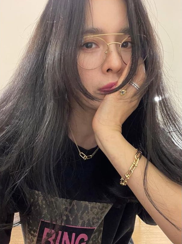 '션♥' 정혜영, 동그란 안경쓰니 청초미 가득...49세 노안 시작[TEN★]
