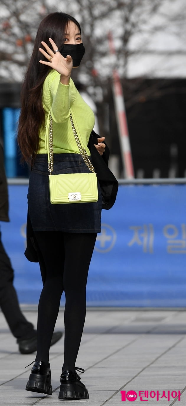[TEN 포토] 티아라 효민 '하이힐 없이도 늘씬한 각선미 '