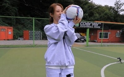 마마무 문별, '골때녀' FC 탑걸 합류… 최진철 감독 극찬