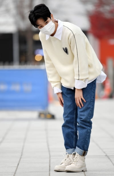 [TEN 포토] 정동원 '라디오 잘하고 올께요'