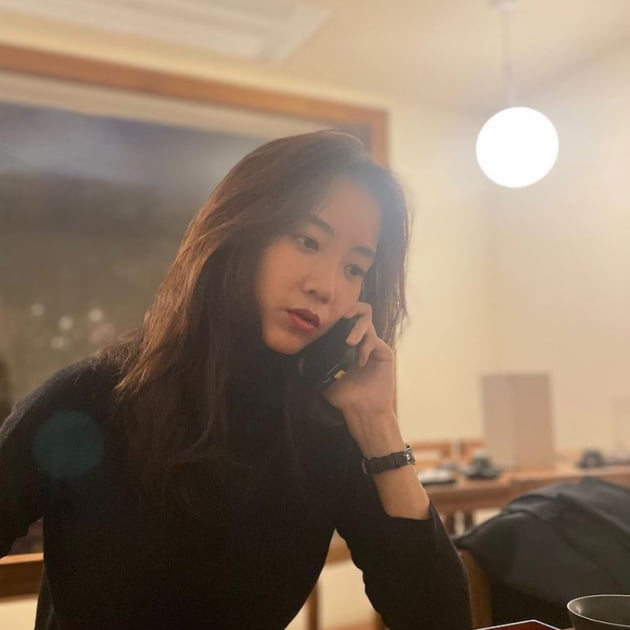 신현빈, 일상이 화보 묘한 아우라...구재이 “뭐지 뭔데 분위기 있지”[TEN★]