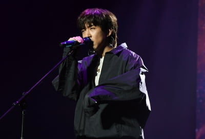 [TEN 포토] 이승윤 '타이틀곡 '교재를 펼처봐' 로 컴백'