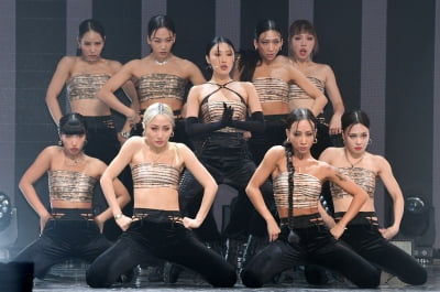 [TEN 포토] 화사 '시선 사로잡는 무대'