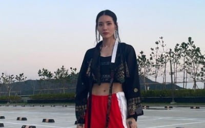 [TEN피플] '스우파' 모니카 인기 발목잡기,  '옹색한' 영어 철자 저격