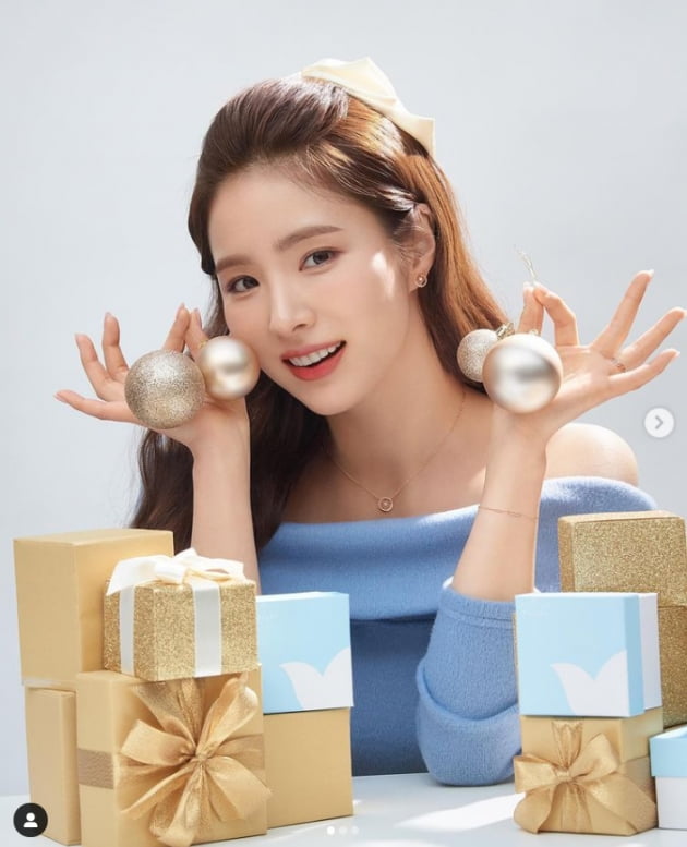 신세경, 청초함 가득한 핑크빛 매력...사랑스러운 눈맞춤[TEN★]