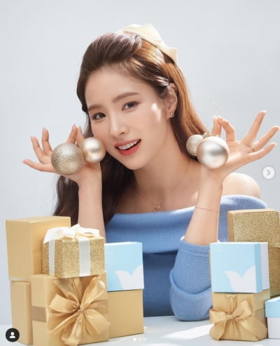 신세경, 청초함 가득한 핑크빛 매력...사랑스러운 눈맞춤[TEN★]